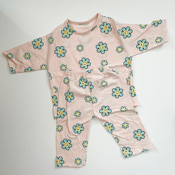 Smile Daisy Loungewear